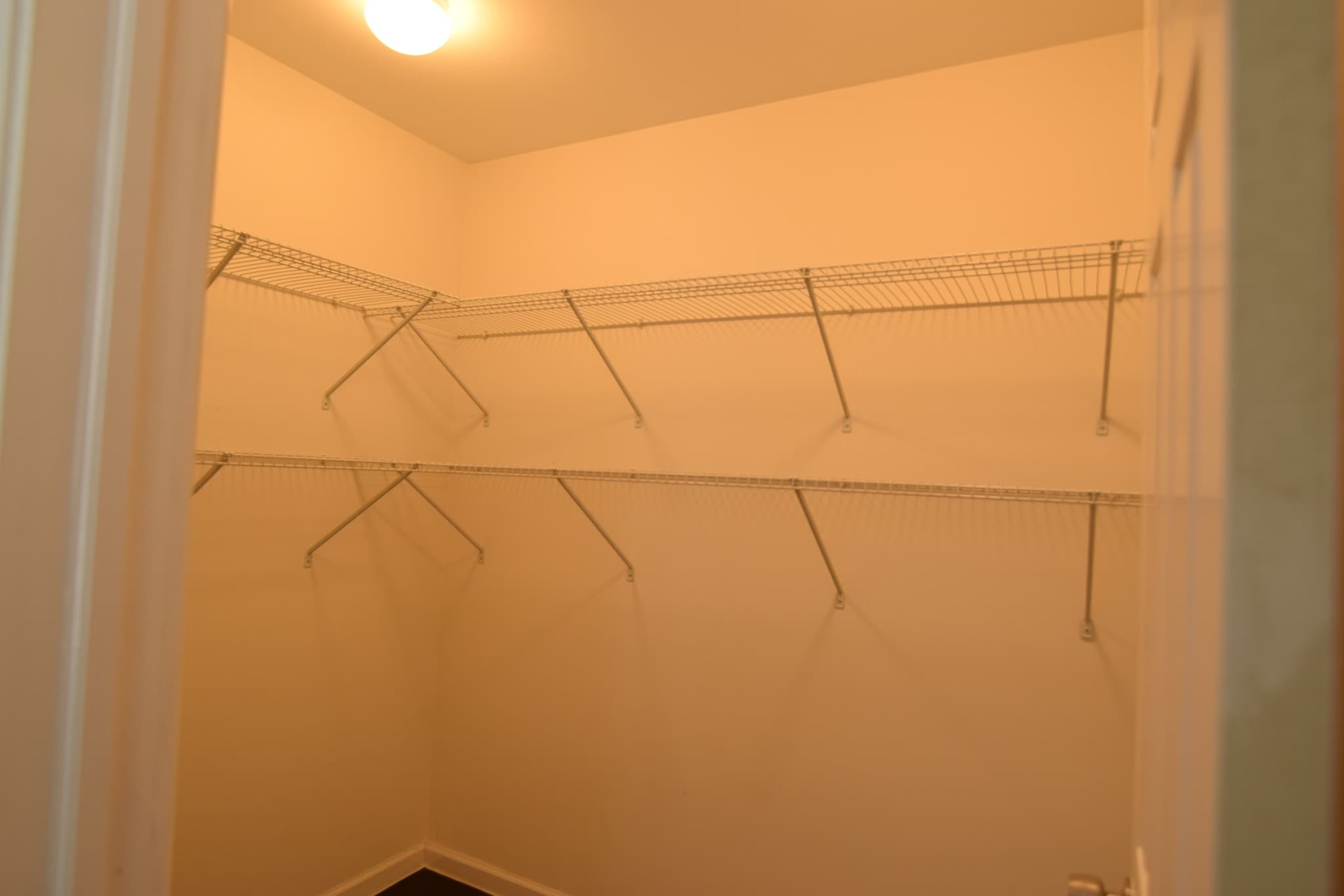 WALK IN CLOSET - 1828 N Bissell St