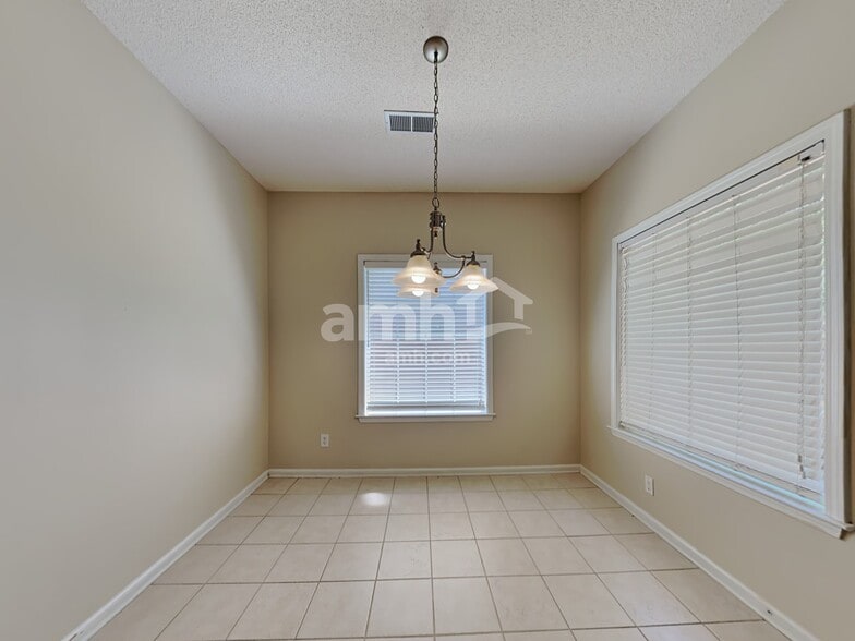 Building Photo - 9619 Morning Shadow Dr