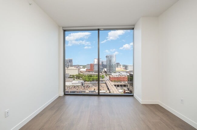 Building Photo - Luxury 1-Bedroom Condo in The Pullman – Do...
