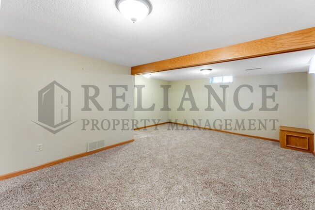 Building Photo - 1033 S Blackwill St