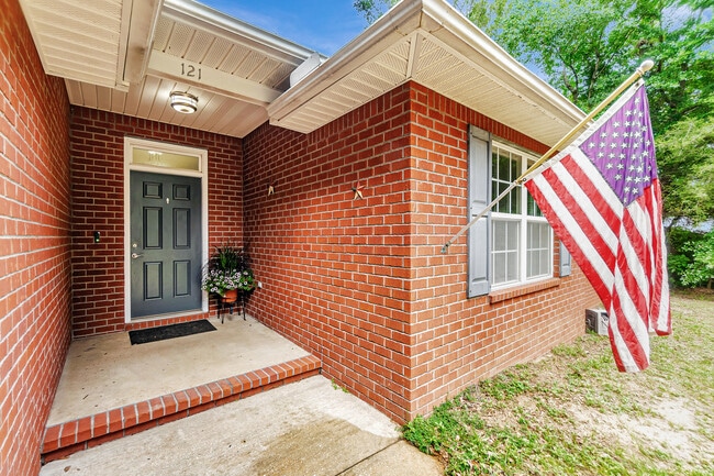 Building Photo - 121 Hillwood Dr