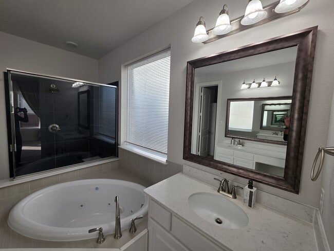 Building Photo - 5600 Snowberry Dr