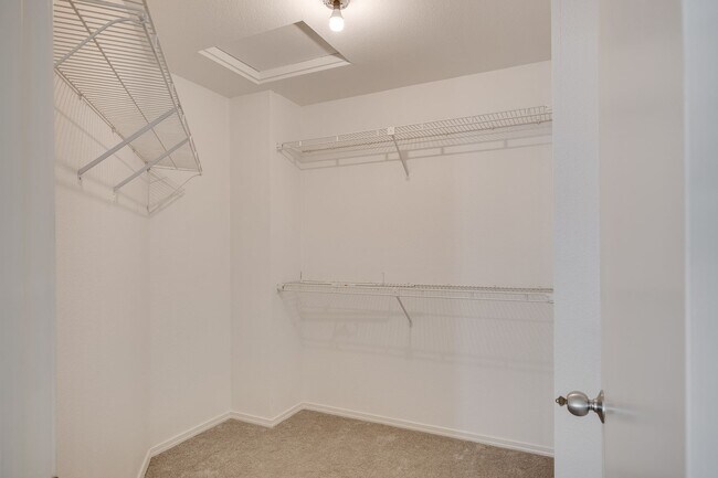 Building Photo - Updated 4 bed 2.5 bath in Sammamish!