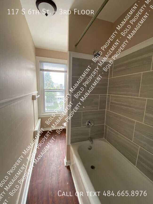 Building Photo - 117 S 6th St