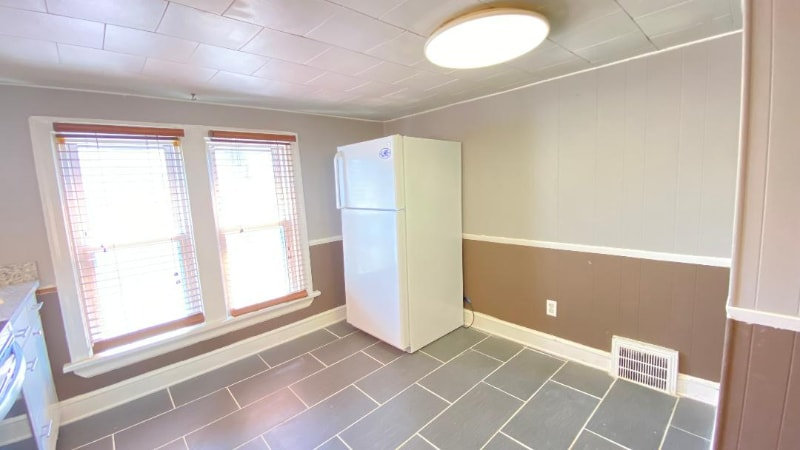 Building Photo - 304 Elsmere St
