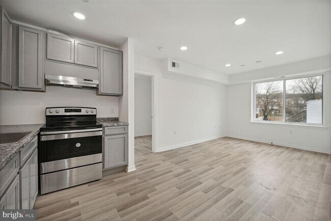 Primary Photo - 1642 16th St SE