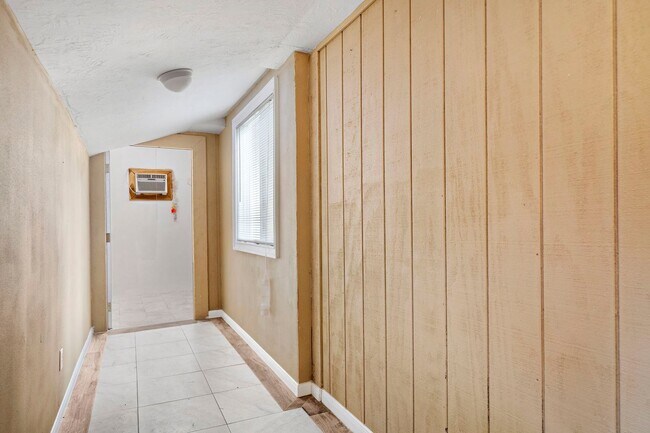 Building Photo - Gorgeous 4 bed/2.5 bath two story home in ...