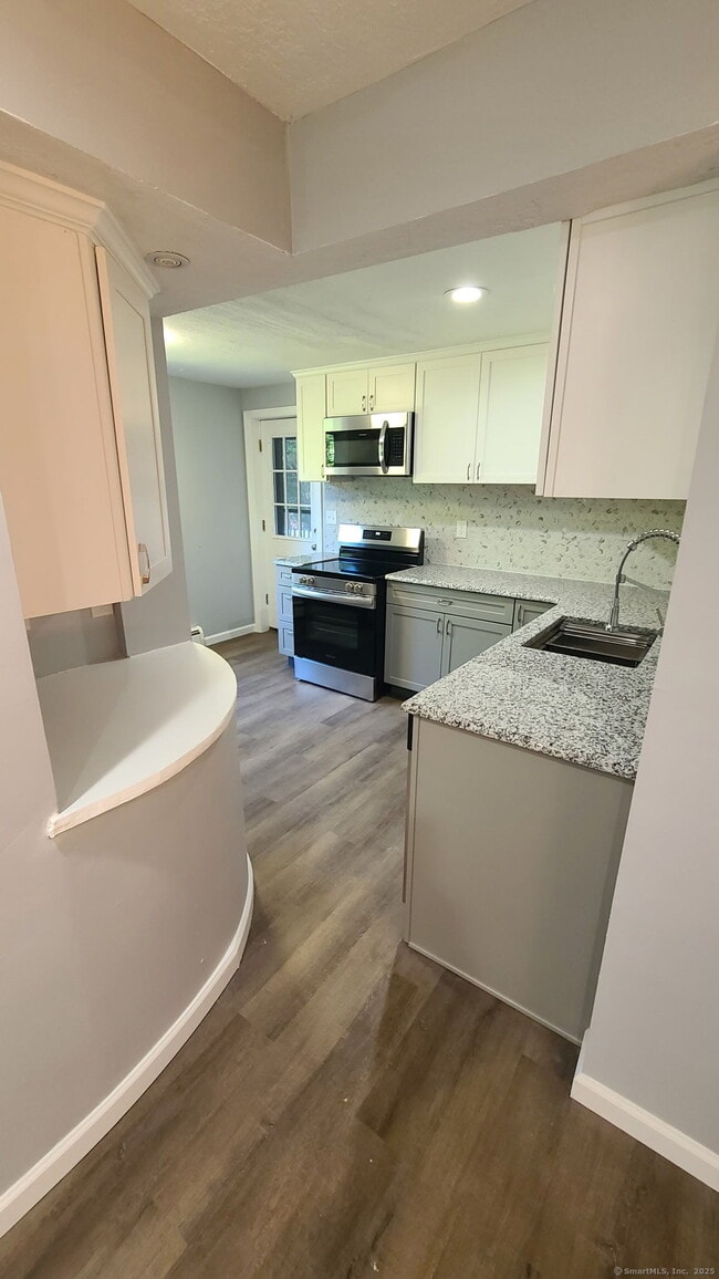 Building Photo - 15 Stock Pl