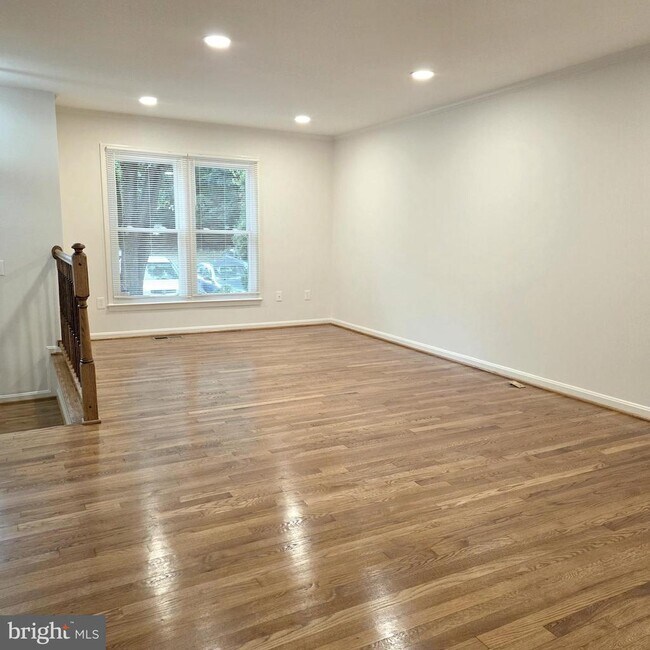 Building Photo - 10617 Pine Haven Terrace