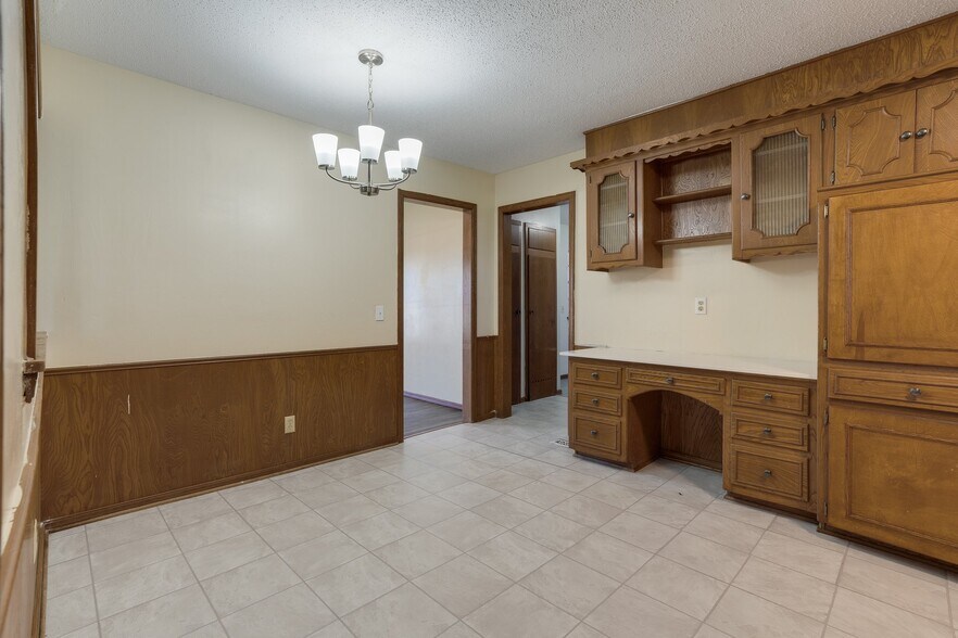 Building Photo - 2912 N Santa Fe Ave