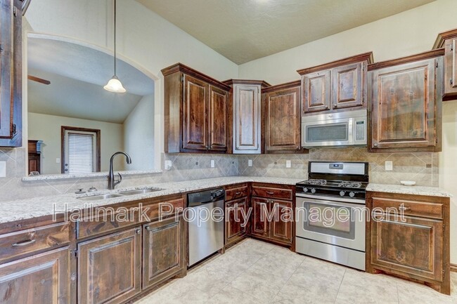 Building Photo - 920 SW 13th St