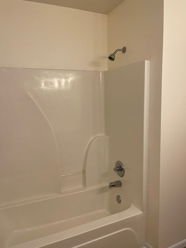 Building Photo - 16830 Huntington Ln