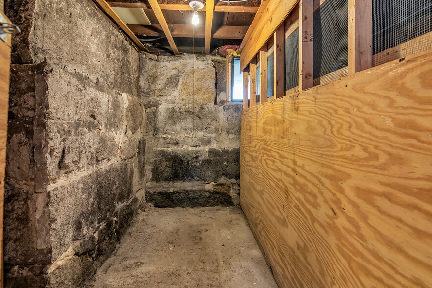 Private storage unit - 4 Pleasant St