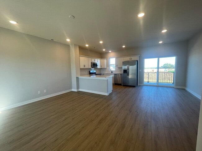 Building Photo - Townhome for Rent in Papillion