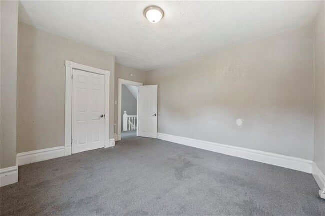 Building Photo - Charming 2-Bedroom Home with Tall Ceilings & Backyard Deck in Coraopolis