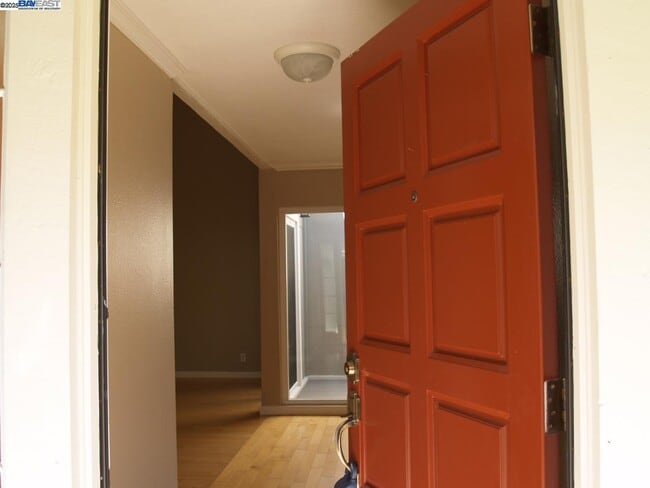 Building Photo - 647 Doral Dr