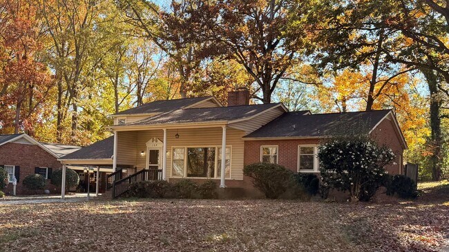 Building Photo - AVAILABLE NOW!