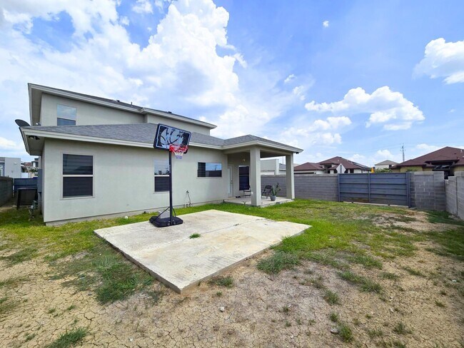 Building Photo - 2712 Corsican Ln