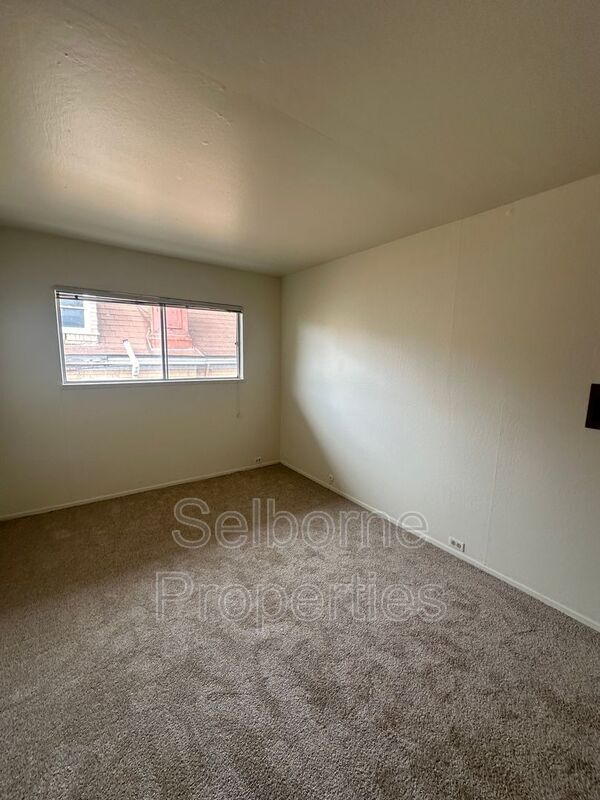 Building Photo - 356 Jayne Ave