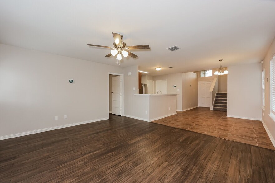 Building Photo - 1307 Luna Linda Dr