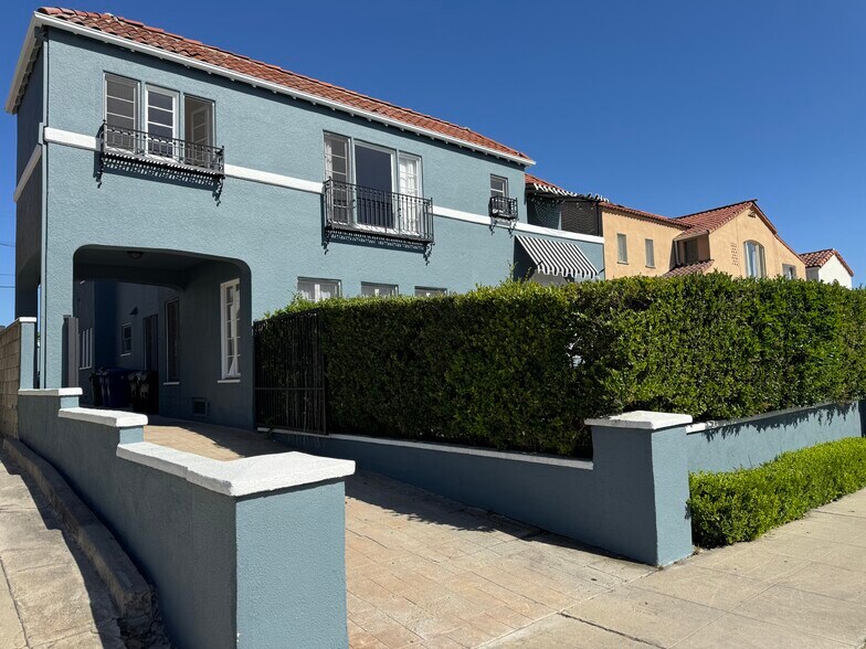 Building Photo - 848 S Curson Ave