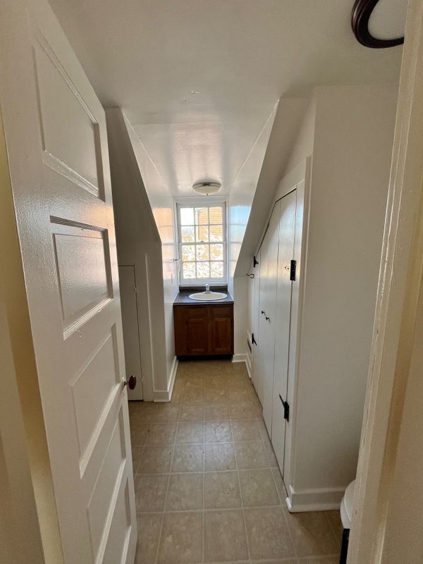 Building Photo - 610 Caroline St