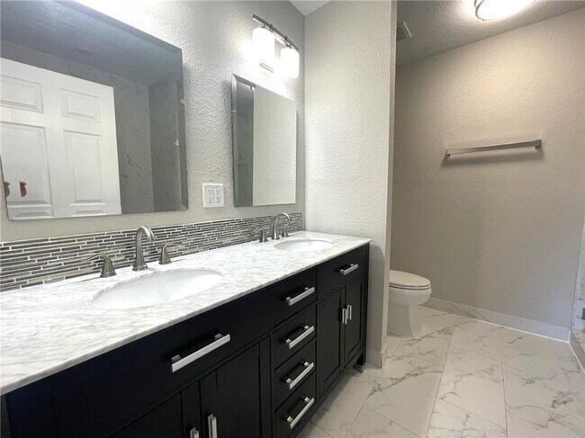 Building Photo - 19 SE 3rd Ave