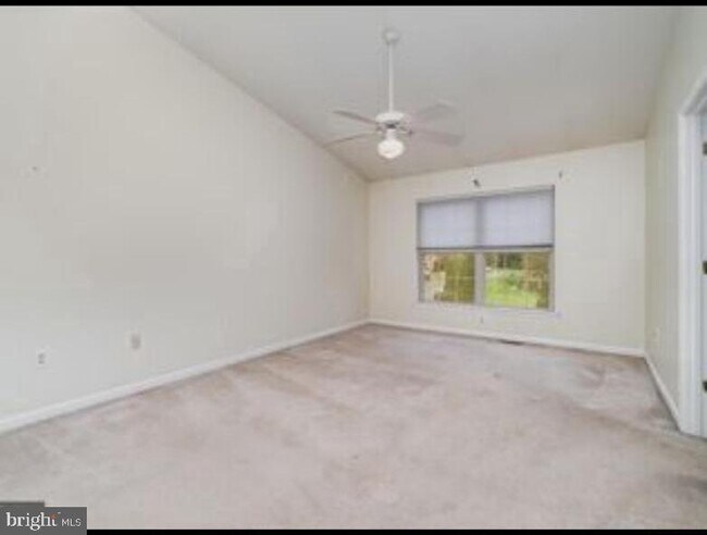 Building Photo - 471 Stonehedge Ln