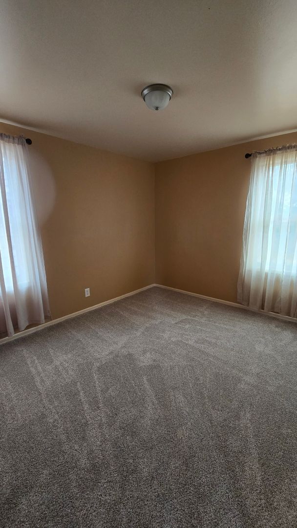 Building Photo - Newly remodeled 2 Bed/1 Bath Home in North...