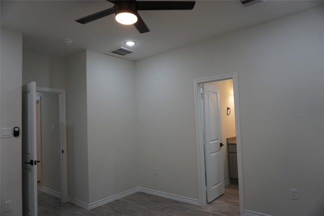 Building Photo - 9868 Arbor Oak