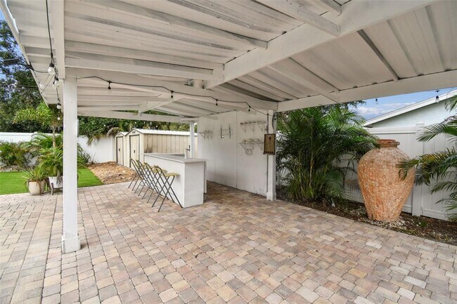 Building Photo - 2580 Granada Cir W