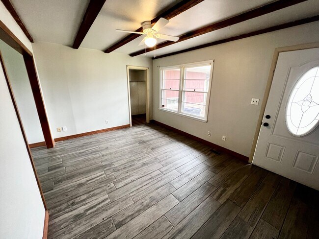 Building Photo - 2520 SW 45th St