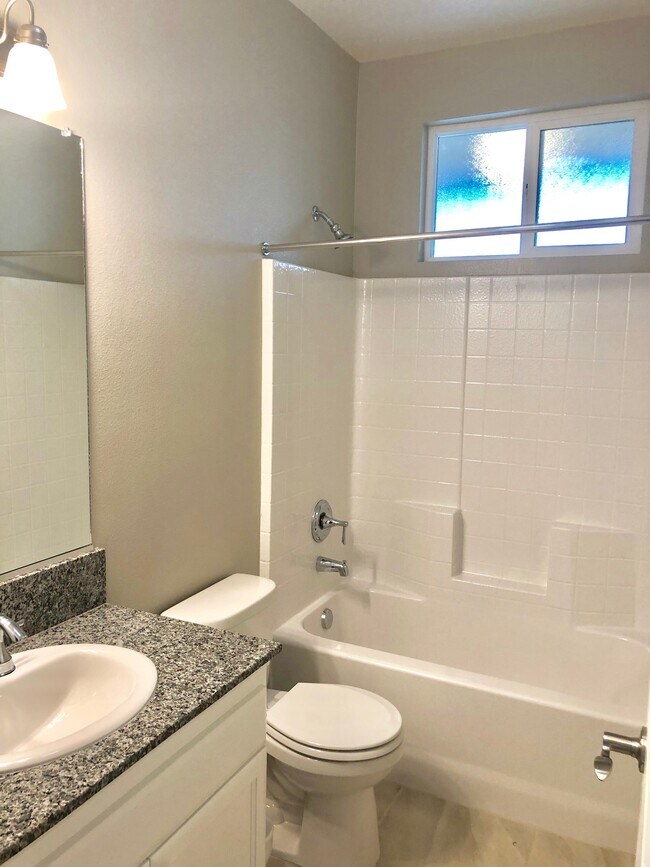 Building Photo - 483 Glendon Pl