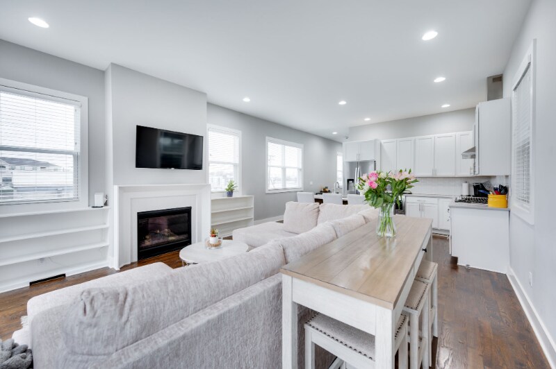 Building Photo - 338 Vivelle Ave