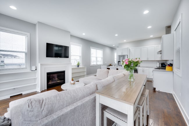 Building Photo - 338 Vivelle Ave