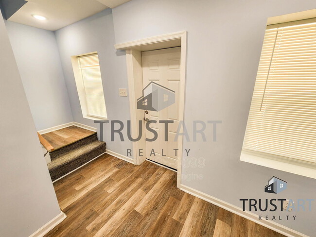 Building Photo - 1933 Colonial St