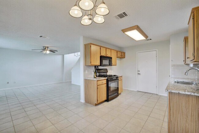 Building Photo - 1609 Lantern Light Dr