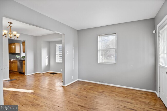 Building Photo - 227 Whittier Ave