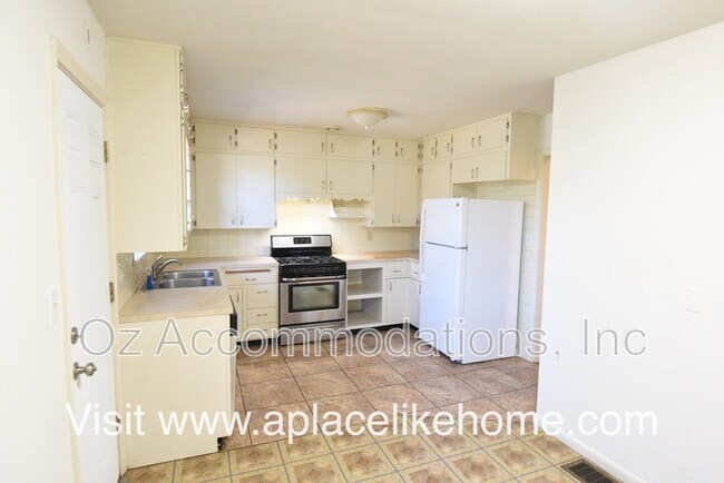 Building Photo - 3131 N 63rd St