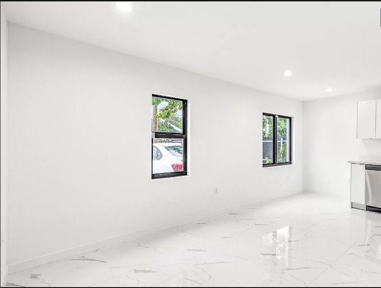 Building Photo - 1827 NW 68th St