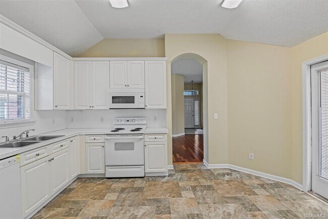 Building Photo - 8990 Stoneridge Pl