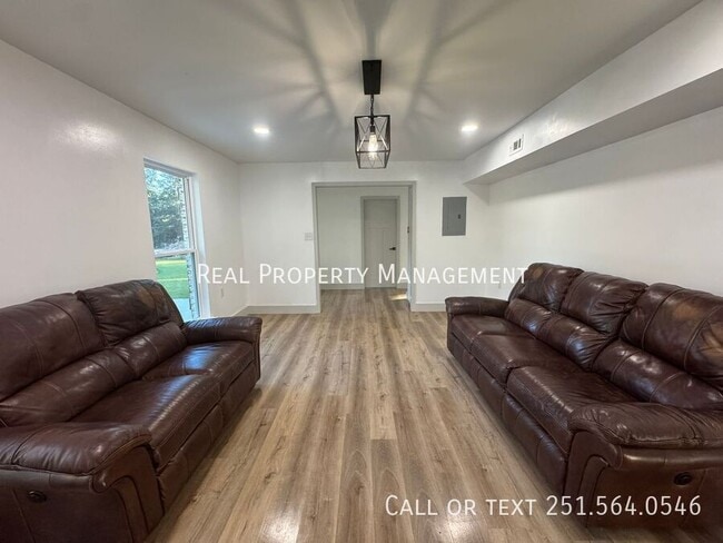 Building Photo - 3158 Lees Ln