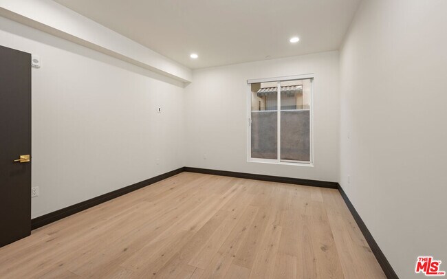 Building Photo - 118 Orlando Ave