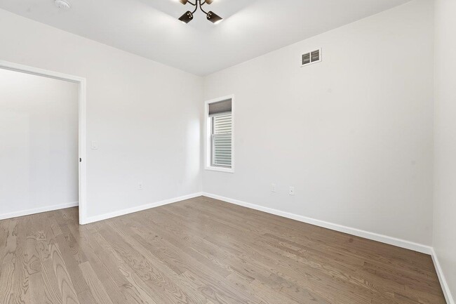 Building Photo - 5103 Meadowview Ave