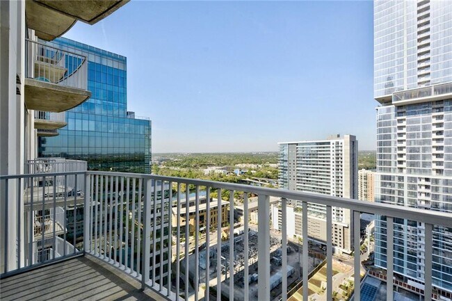 Building Photo - 360 Nueces St
