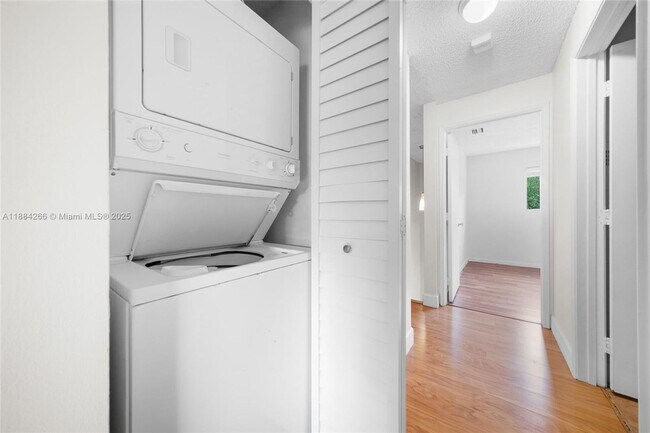 Building Photo - 8240 SW 149th Ct