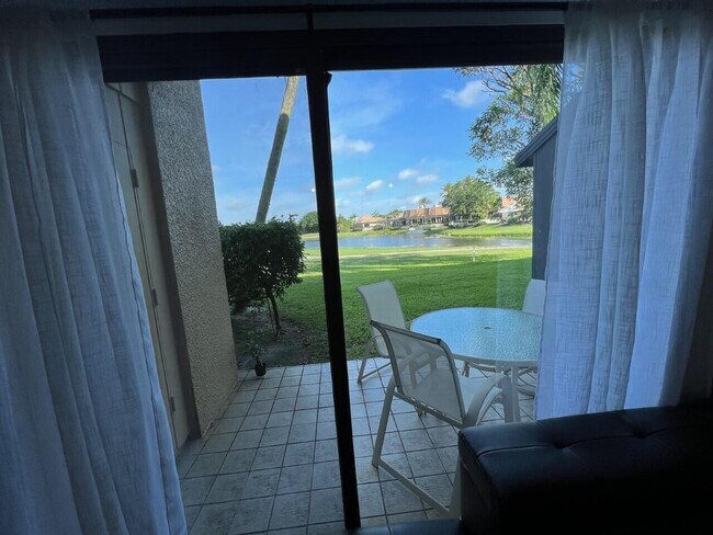 Building Photo - 4657 Fountains Dr S