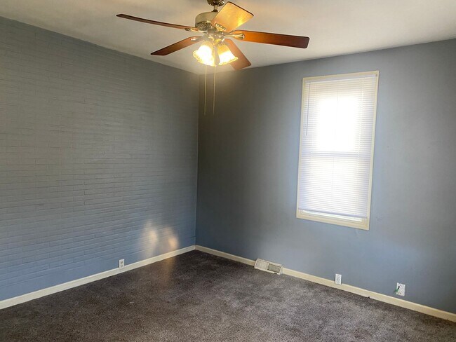 Building Photo - 103 N 10th St