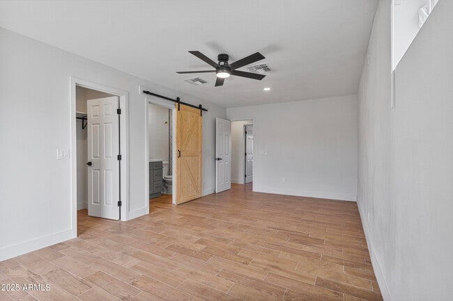 Building Photo - 109 W Kinderman Dr