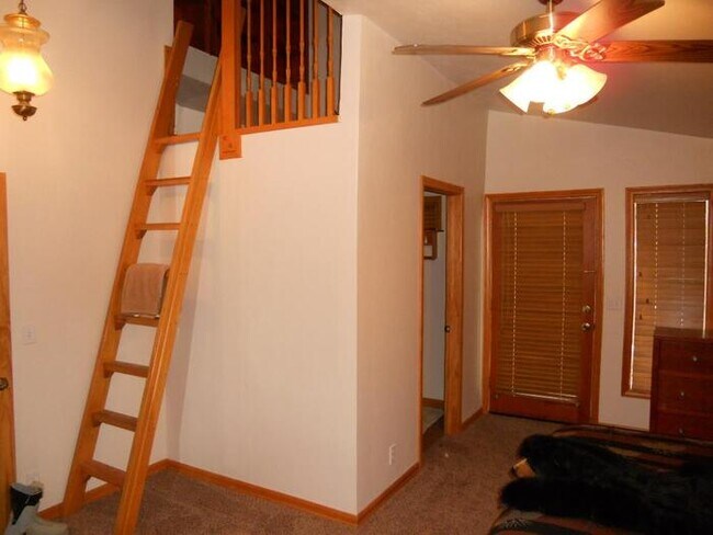 Building Photo - Spacious 4-Bedroom, 2-Bath Home ? Pet Frie...